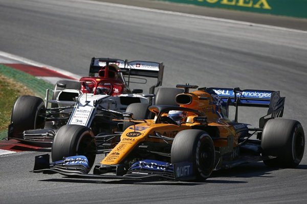 McLarenu proti předpokladům bodovali oba jezdci