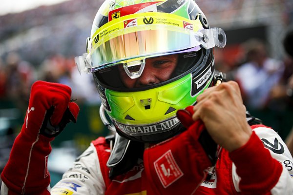 Schumacher vyhrál svůj první závod ve druhé lize