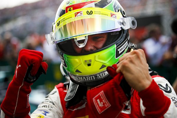 Schumacher vyhrál svůj první závod ve druhé lize Schumacher vyhrál svůj první závod ve druhé lize