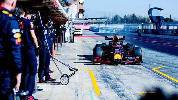 Red Bull bude letos vyhrávat závody