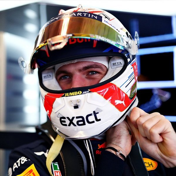Před kvalifikací nejrychlejší Verstappen, Leclerc v nesnázích