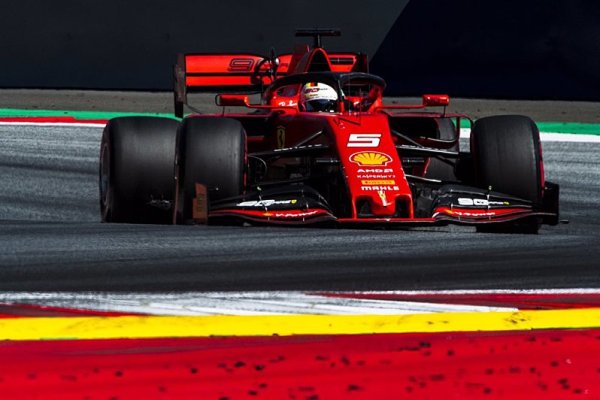 Mechanici netušili, že Vettel přijíždí