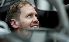 Vettel se z rodinných důvodů opozdil