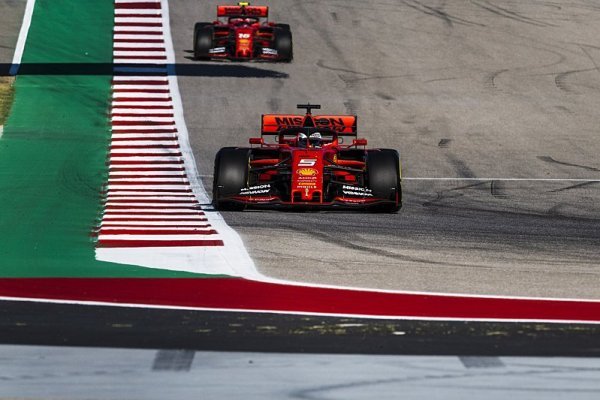 Vettel prohrál pole position ve třetím sektoru