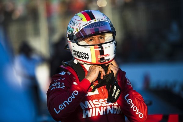 Vettel nedokázal zahřát pneumatiky Vettel nedokázal zahřát pneumatiky