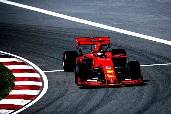 Ferrari vystrčilo drápy, Vettel umravnil Leclerka
