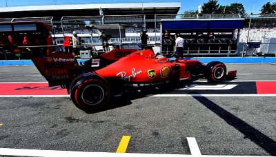Mercedes nechal Ferrari vyhrát