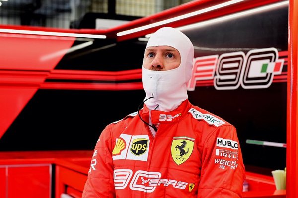 Ospalý začátek patřil Vettelovi, Hamilton měl problém