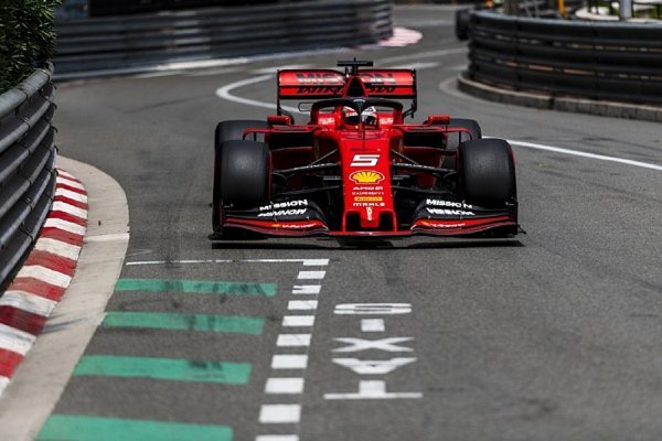 Vettel by své sezoně dal pět z deseti Vettel by své sezoně dal pět z deseti