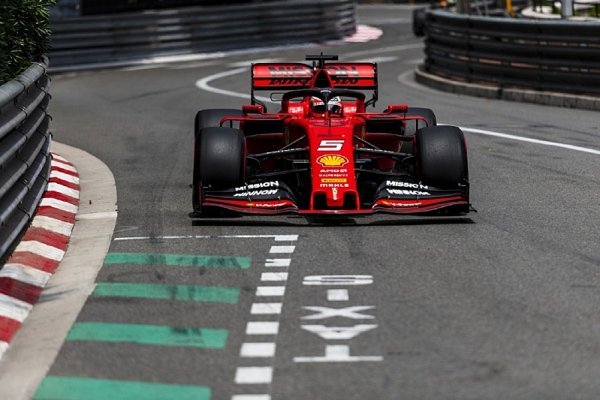 Vettel by své sezoně dal pět z deseti