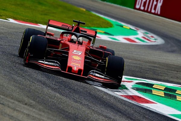 Ferrari se nedrželo plánu, říká nešťastný Vettel