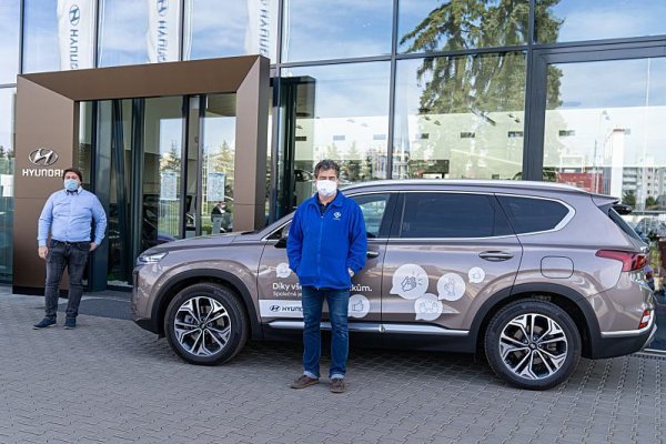 Hyundai zapůjčil desítky automobilů