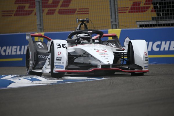 Přerušení sezony je pro Porsche komplikací Přerušení sezony je pro Porsche komplikací