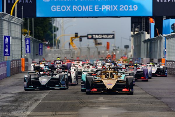 Formule E se protáhne až do září 