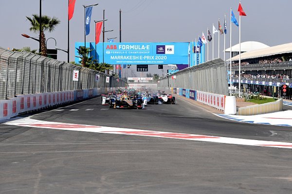Formule E se chystá přerušit sezonu Formule E se chystá přerušit sezonu