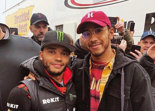 Jak Hamilton pomohl bráškovi Jak Hamilton pomohl bráškovi