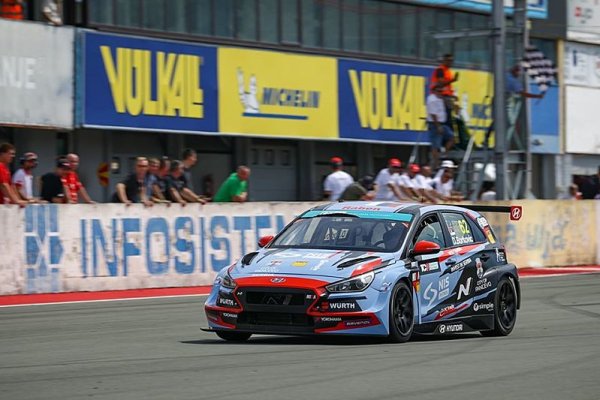 Sezonu TCR Eastern Europe zahájil nejlépe Borkovič