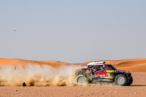 Alonso se kutálel, Al-Attiyah bloudil