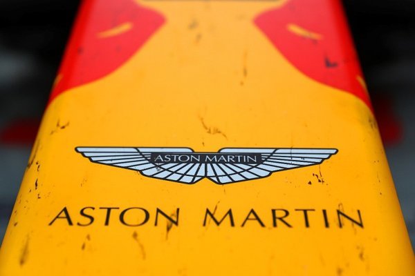 Aston Martin bere jen stupně vítězů