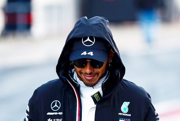 Hamilton přestoupí do Ferrari, Mercedes odejde