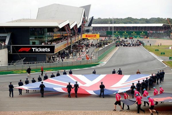 Silverstone si plácl s vedením F1 Silverstone si plácl s vedením F1