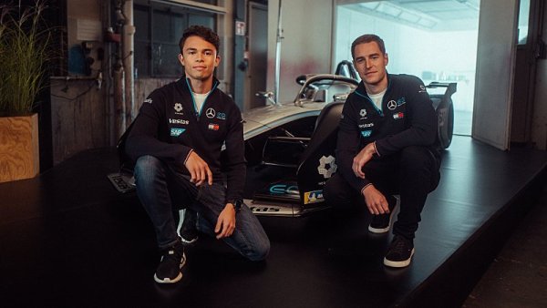 Mercedes mění barvy, ne však jezdce Mercedes mění barvy, ne však jezdce