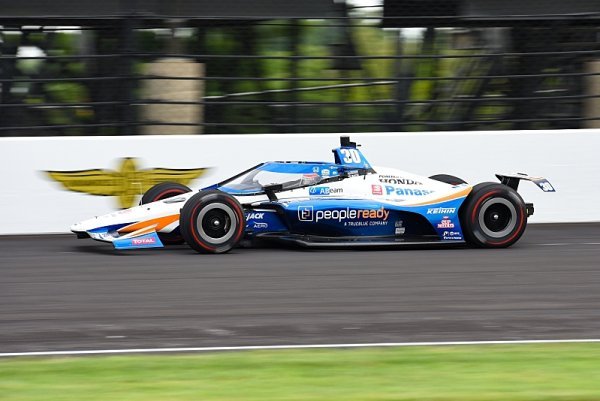 Odložený svátek motorsportu v Indianapolisu začíná