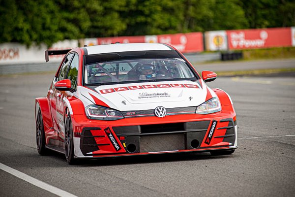Magnussen starší se vrátil k cesťákům Magnussen starší se vrátil k cesťákům