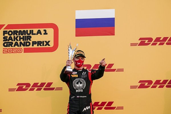 Vzdá se Mazepin ruské vlajky? Vzdá se Mazepin ruské vlajky?