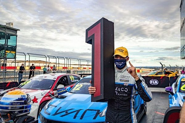 Novým šampionem WTCR se stal Ehrlacher