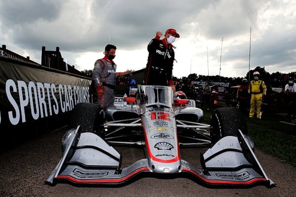 Power a Newgarden přivezli double pro tým Penske