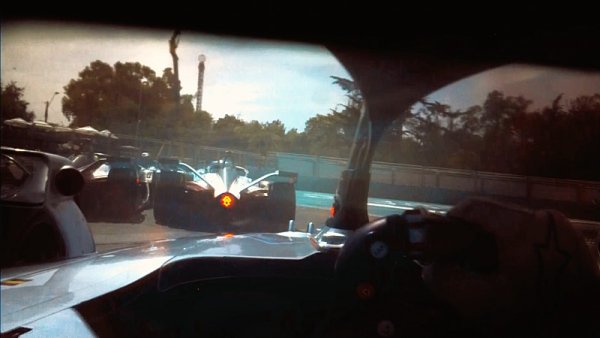 Formule E nabízí záběry z jezdcovy přilby