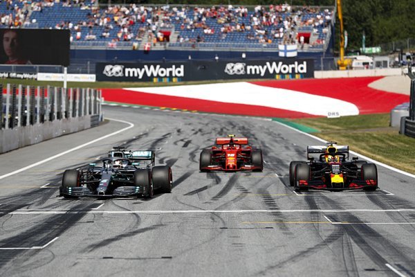 Upravený kalendář F1 požehnání od týmů nepotřebuje