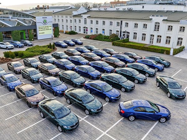 Kriminalisté převzali 500 vozů Škoda Octavia