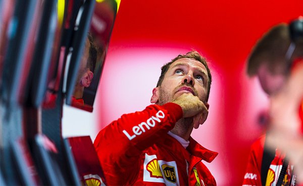 Vettel není pod tlakem, tvrdí Leclerc