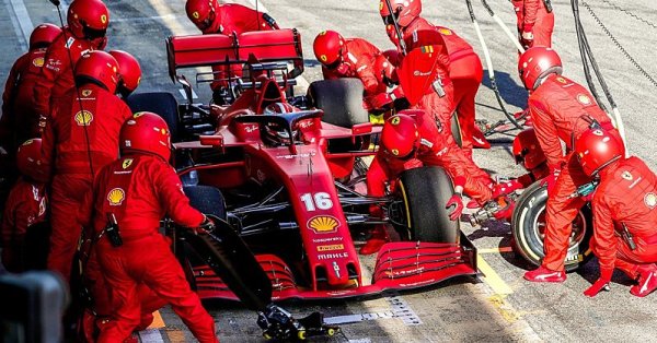 Ferrari je věčné, na Teslu si nikdo ani nevzpomene