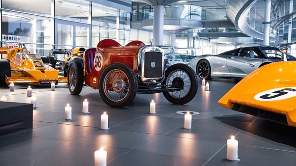 McLaren si připomněl svého zakladatele McLaren si připomněl svého zakladatele