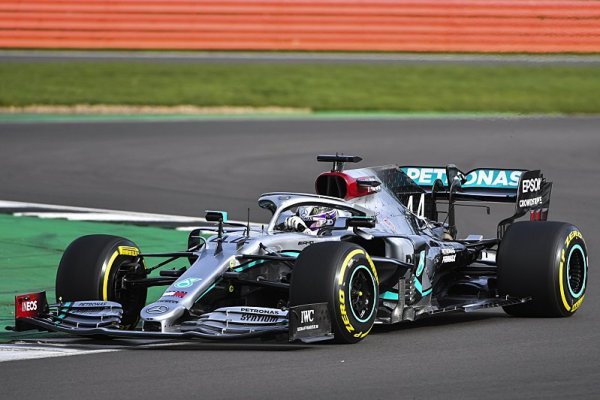 Proč je Mercedes skoro outsiderem Proč je Mercedes skoro outsiderem