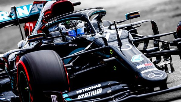 FIA chce přistřihnout Mercedesu křídla