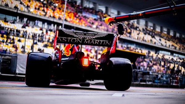 Red Bull prozatím bez titulárního sponzora Red Bull prozatím bez titulárního sponzora
