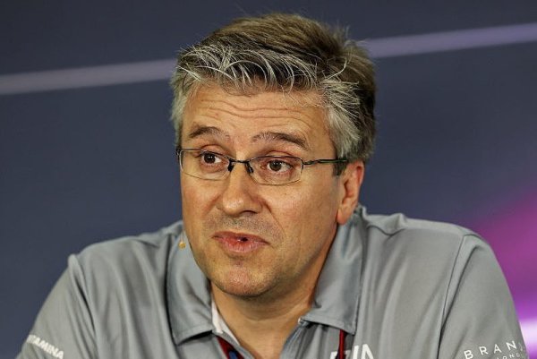 Fry nastupuje k Renaultu 5. února