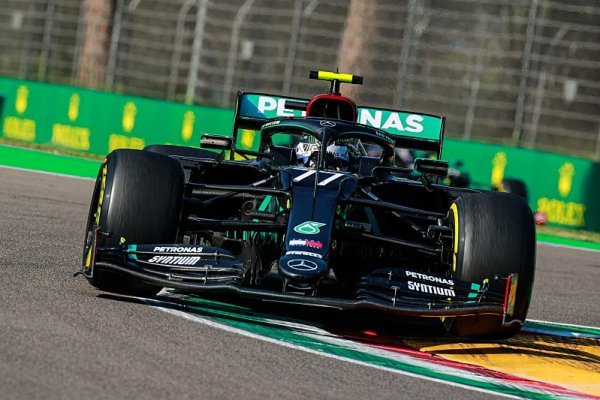 Bottas porazil Hamiltona o 97 tisícin sekundy