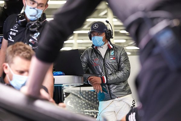 Mercedes se jako první vrátil na trať Mercedes se jako první vrátil na trať