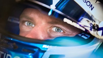 Nejrychlejší Bottas pronásledovaný oběma mclareny