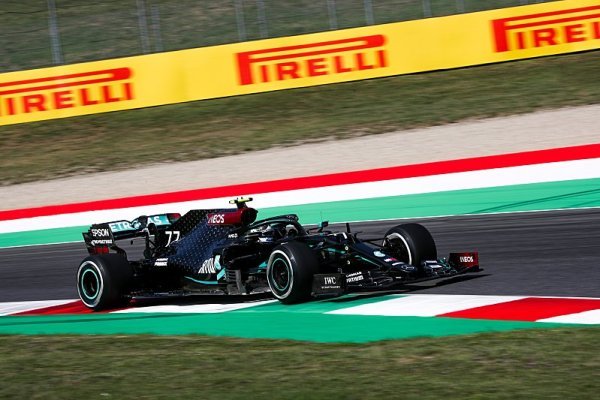 Bottas o vlásek, Leclerc vrátil rudým naději