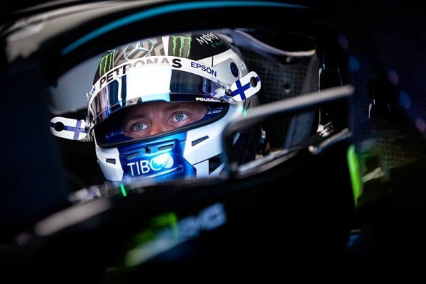 Bottas cítí v zátylku Verstappenův dech