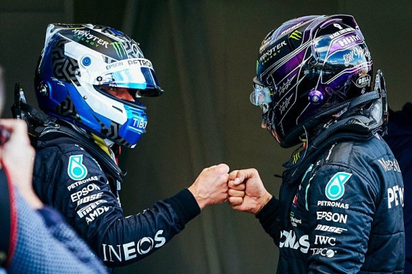 Bottas zahřál gumy a vyslal poselství