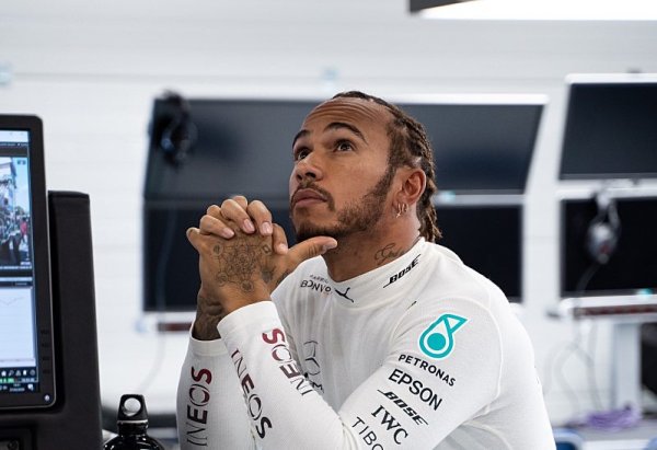 Hamilton varuje lehkomyslné Hamilton varuje lehkomyslné
