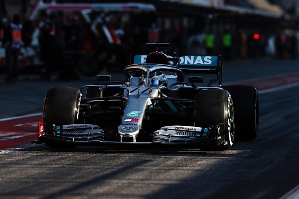 Mercedes vyjede se starými auty Mercedes vyjede se starými auty