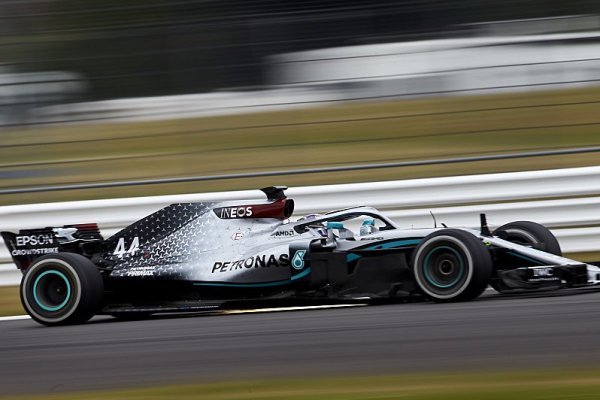 Pršelo Hamiltonovi v Silverstone štěstí? Pršelo Hamiltonovi v Silverstone štěstí?